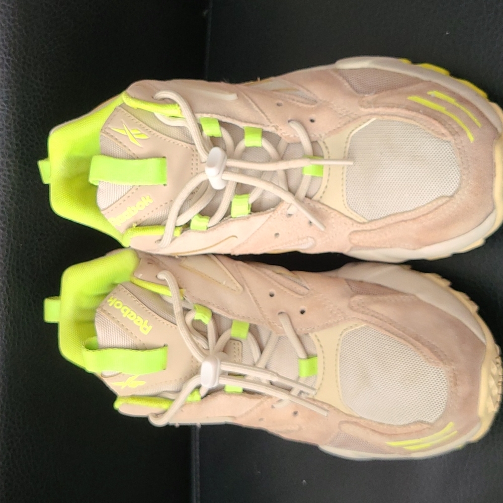 Reebok sneakers size 8